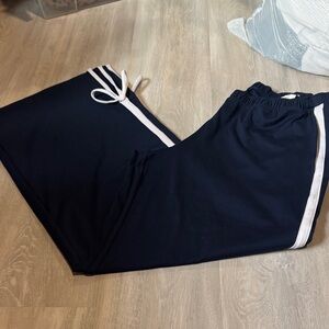 Gilly Hicks Dark Blue Activewear with bows size medium